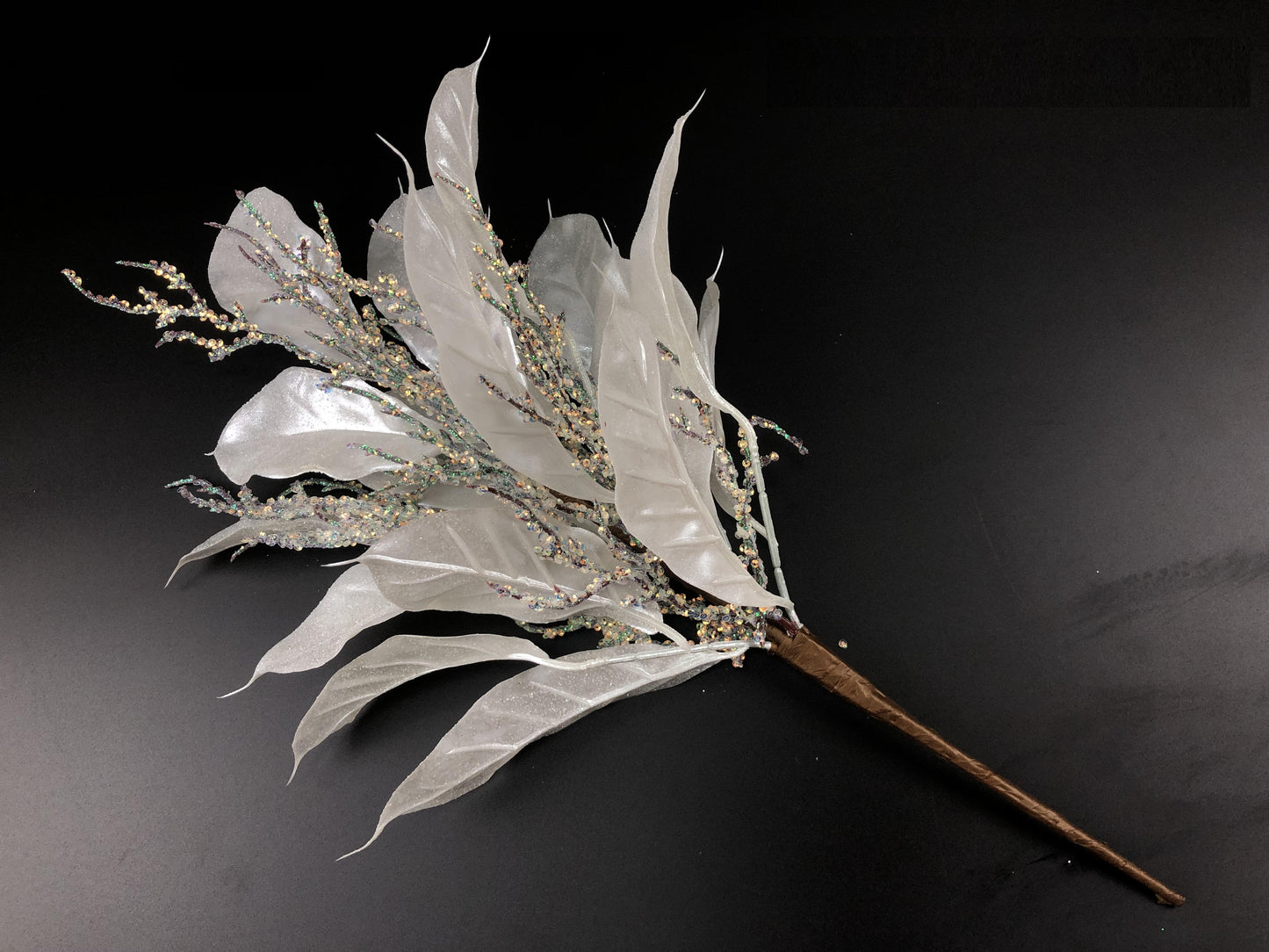 32298-WT | 20" | MAGNOLIA LEAF & TWIG | WHITE