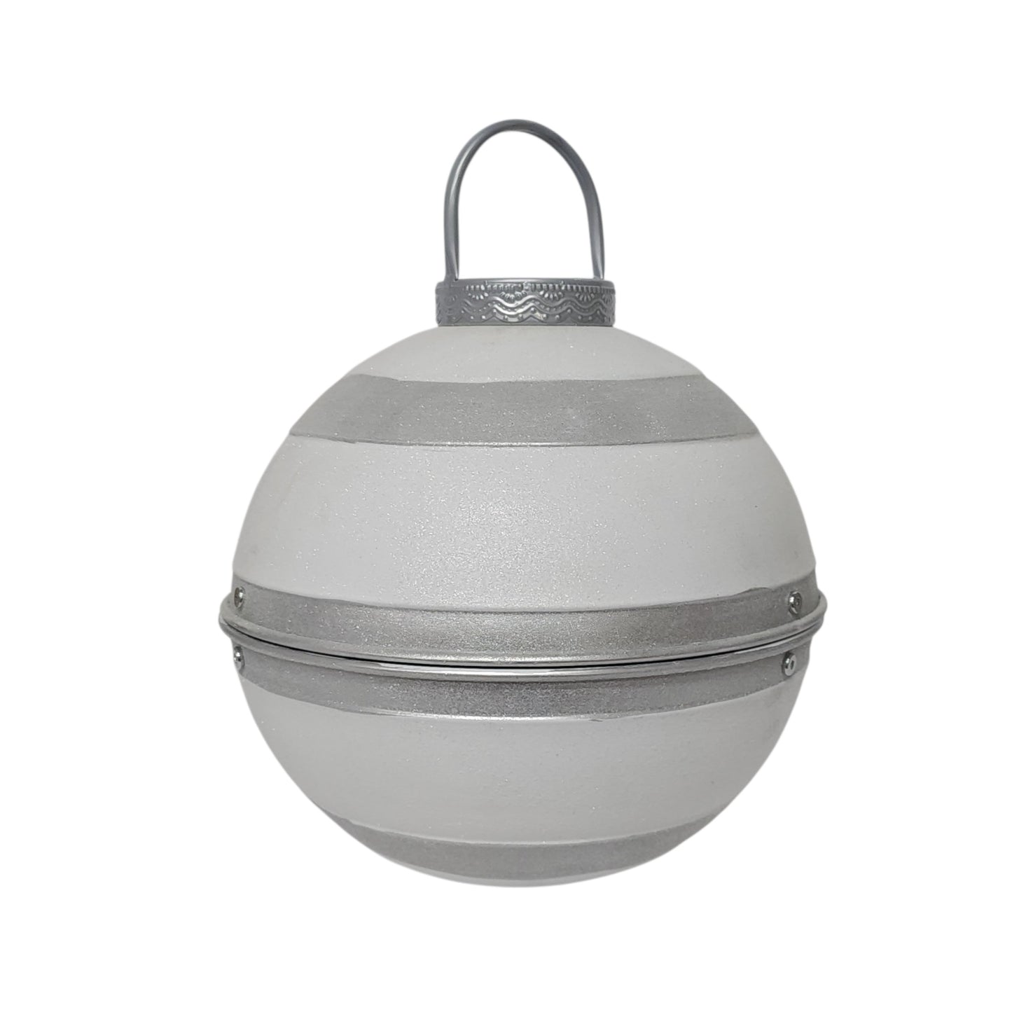 C26302 | Small Metal Silver/White Sitting Ornament