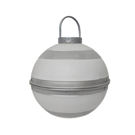 C26302 | Metal Silver/White Sitting Ornament